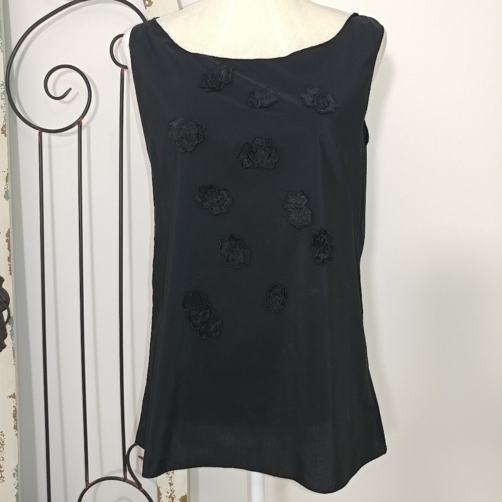 Sale! Gap black floral applique top medium